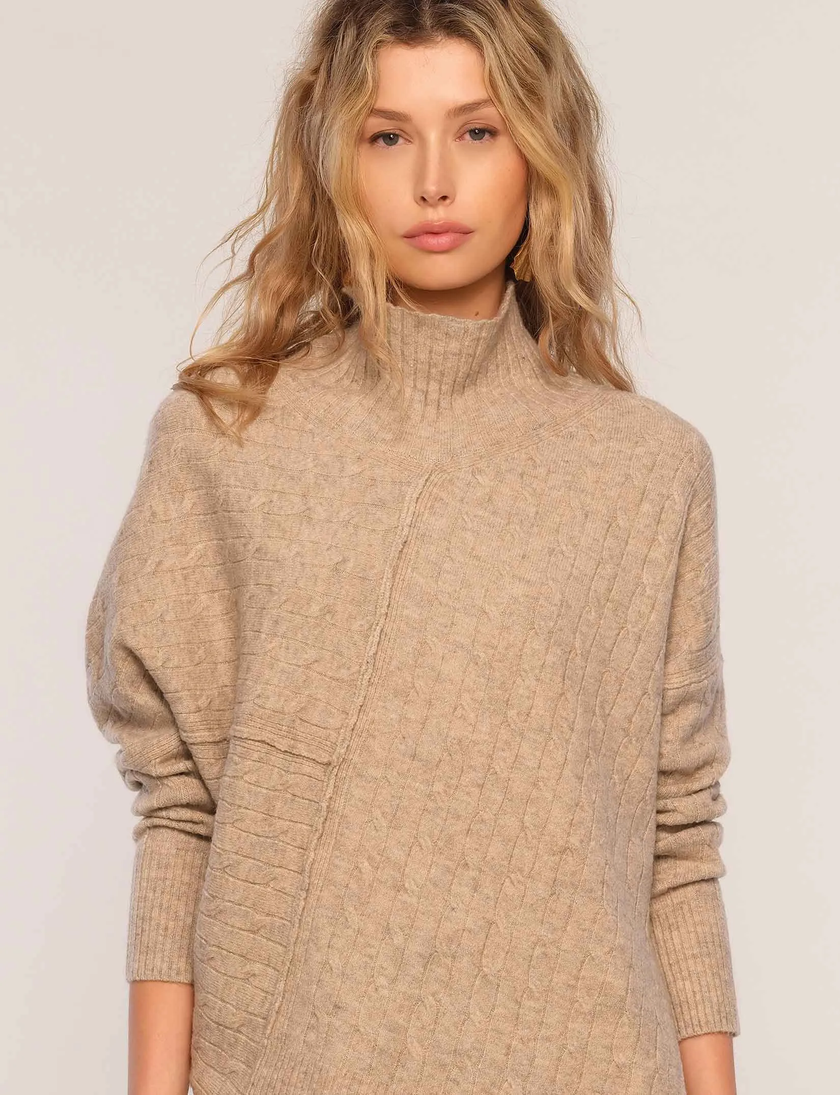 amia sweater