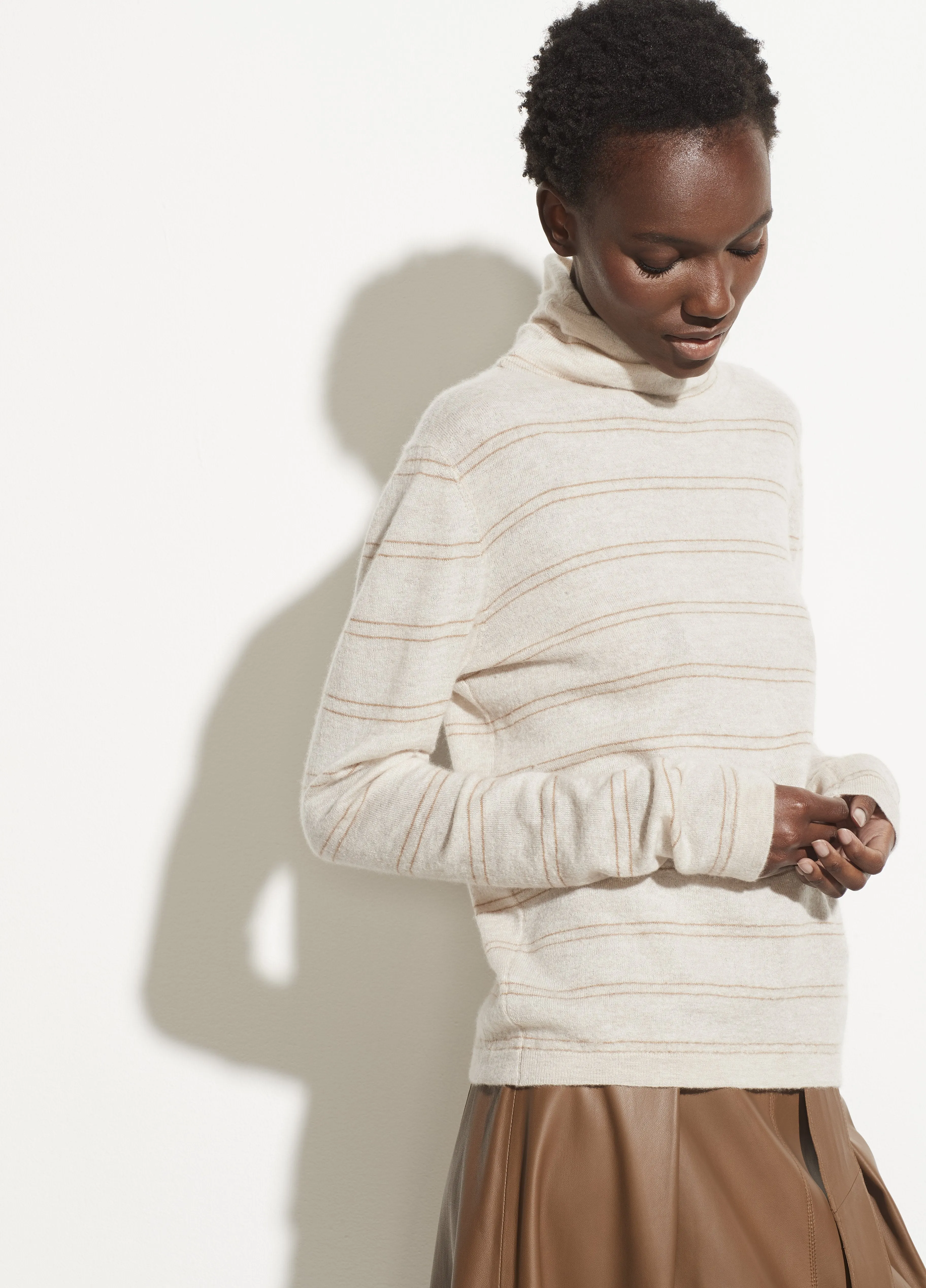 Boiled Cashmere Striped Fitted Turtleneck in Heather Dove Oat/Amber